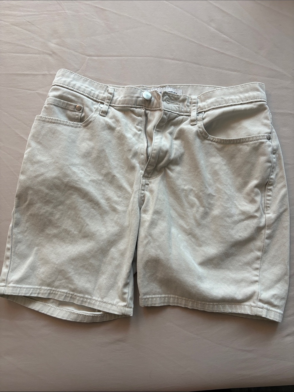 Amazon Essentials Cream Denim Jean Shorts - Classic Five-Pocket